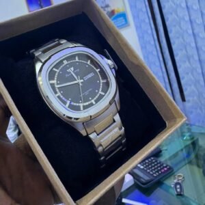 1000478794 La Montre Aero force gris