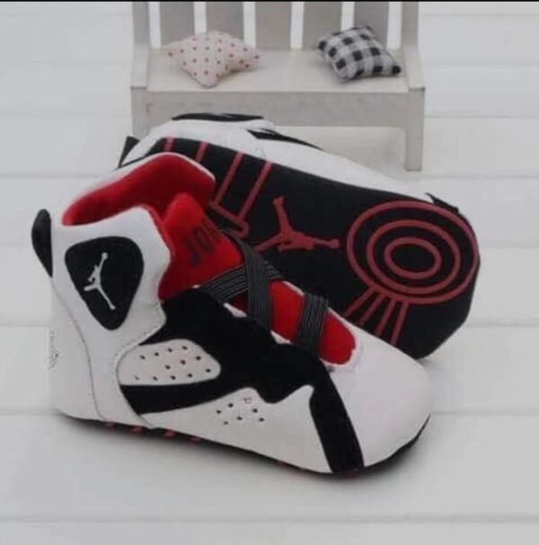 2025/11/1000666542.jpg Chaussure Jordan pour bébé ❣️