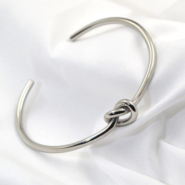 Bracelet Jonc Ouvert avec Nœud d'Amour